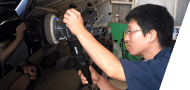 メンテナンス作業中のスタッフ